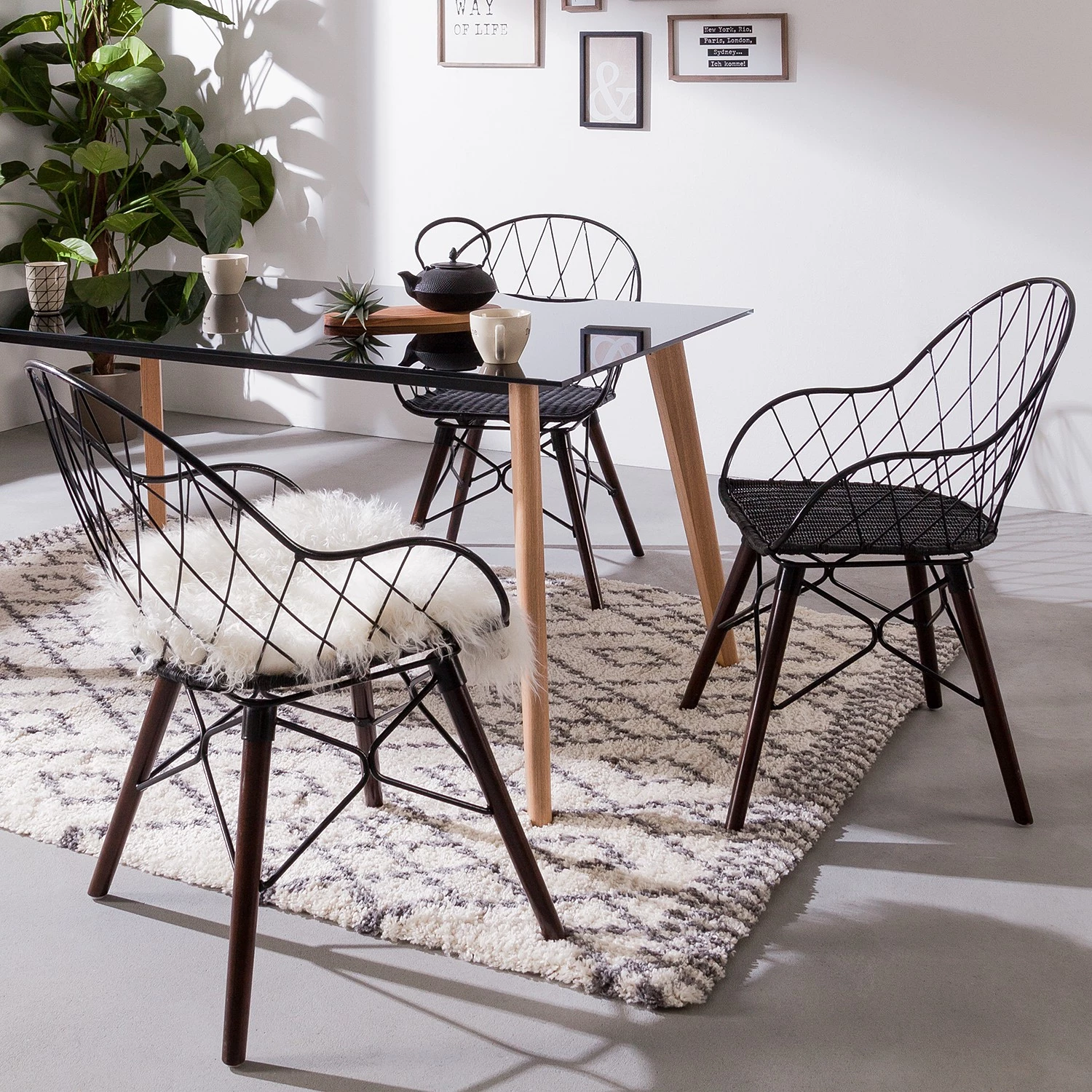 Eva Padberg Collection Armlehnenstuhl Le Gaillard - Rattan / Mango massiv - Schwarz / Dunkelbraun 3 Eva Padberg Collection Armlehnenstuhl Le Gaillard - Rattan / Mango massiv - Schwarz / Dunkelbraun – Bild 3