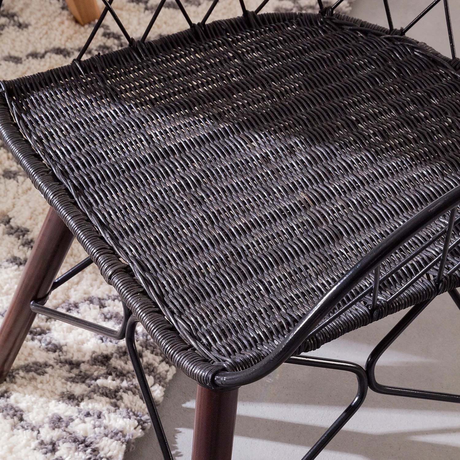 Eva Padberg Collection Armlehnenstuhl Le Gaillard - Rattan / Mango massiv - Schwarz / Dunkelbraun 13 Eva Padberg Collection Armlehnenstuhl Le Gaillard - Rattan / Mango massiv - Schwarz / Dunkelbraun – Bild 13