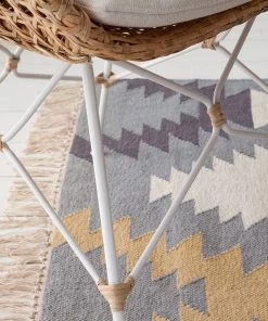 Mørteens Armlehnenstuhl Nokomai - (inkl. Sitzkissen) - Rattan / Metall - Rattan / Weiß 32 Mørteens Armlehnenstuhl Nokomai - (inkl. Sitzkissen) - Rattan / Metall - Rattan / Weiß -Deutschland Stühle Verkaufs-Shop 1000050850 201130 10401600004 MOOD DETAILS P000000001000050850 mood