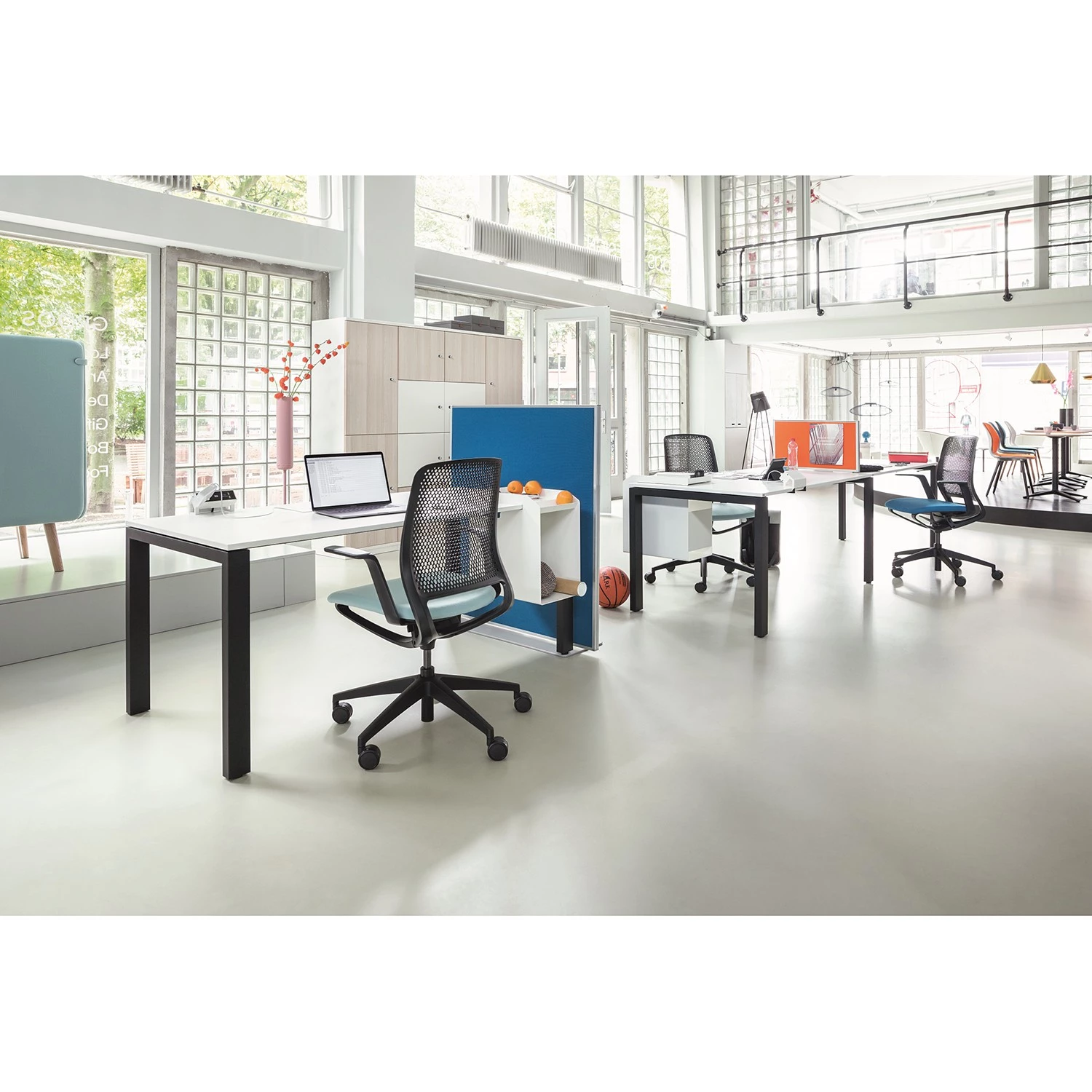 Sedus Bürostuhl se:motion IV - Schwarz / Blau 2 Sedus Bürostuhl se:motion IV - Schwarz / Blau – Bild 2