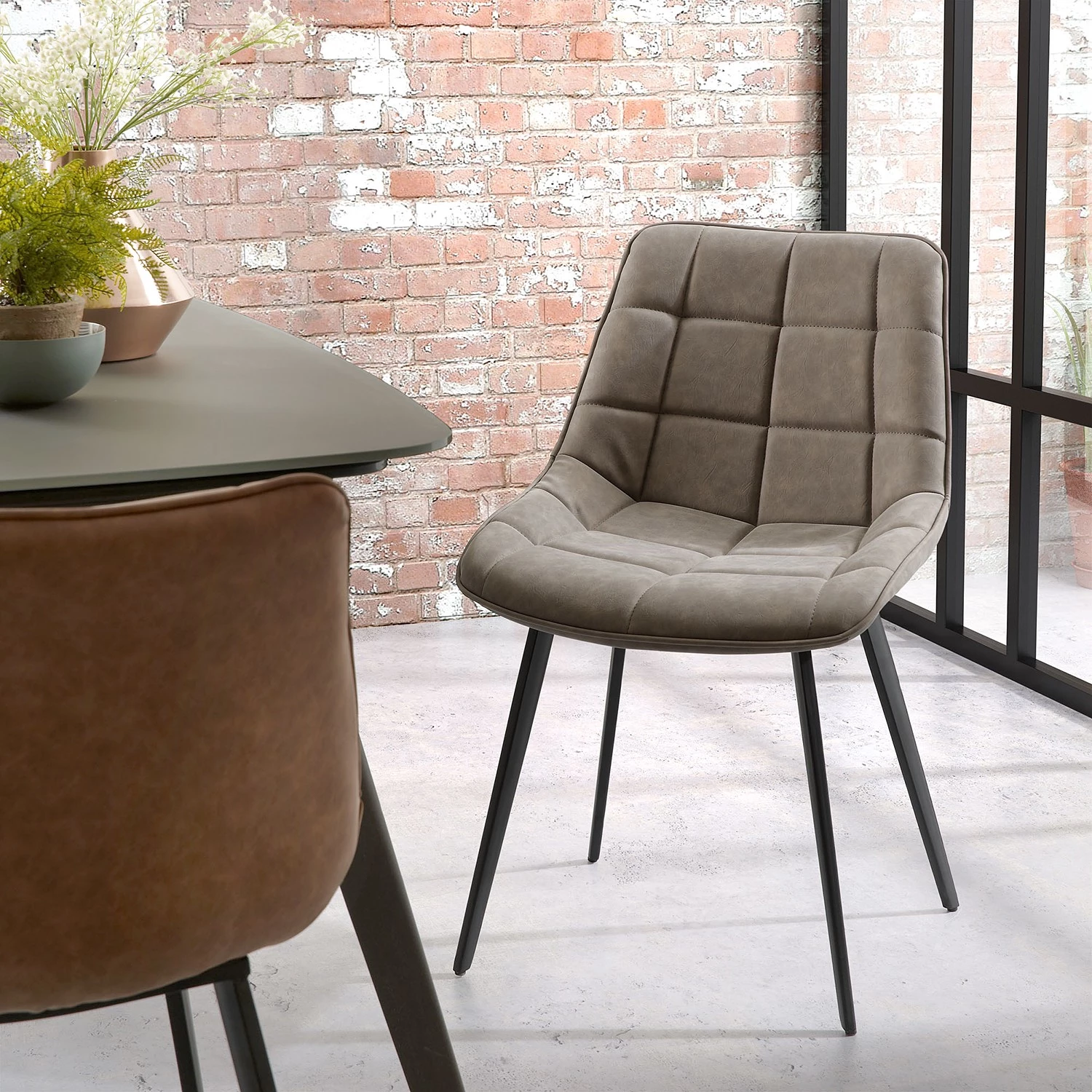 Red Living Polsterstuhl Kellia (2er-Set) - Kunstleder / Stahl - Schwarz - Vintage Sand 2 Red Living Polsterstuhl Kellia (2er-Set) - Kunstleder / Stahl - Schwarz - Vintage Sand – Bild 2