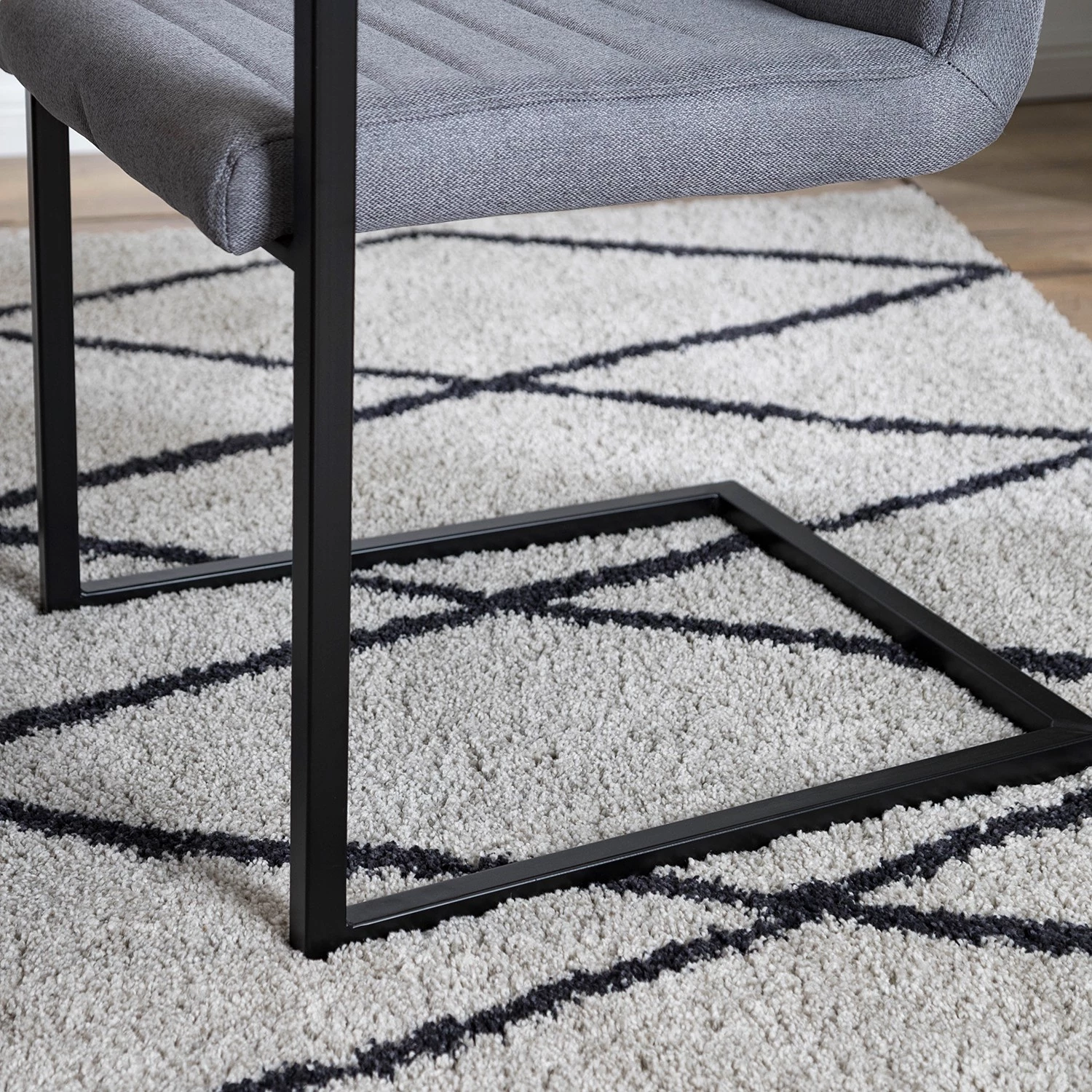 Ars manufacti Armlehnenstuhl Finga III - Flachgewebe / Eisen - Grau / Schwarz 12 Ars manufacti Armlehnenstuhl Finga III - Flachgewebe / Eisen - Grau / Schwarz – Bild 12