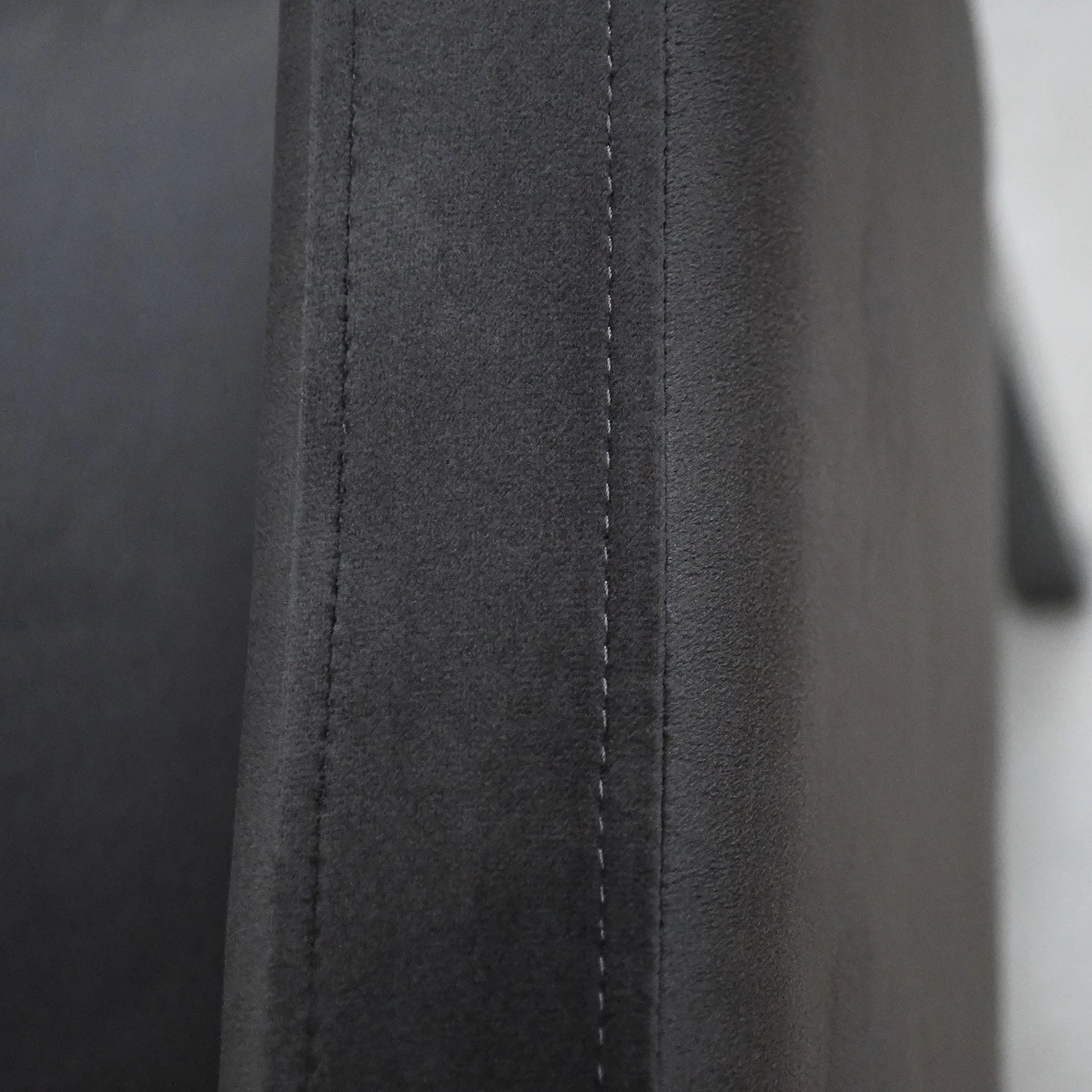 Velvet Studio Armlehnstuhl Meaux - Samt / Buche massiv - Anthrazit / Schwarz 4 Velvet Studio Armlehnstuhl Meaux - Samt / Buche massiv - Anthrazit / Schwarz – Bild 4