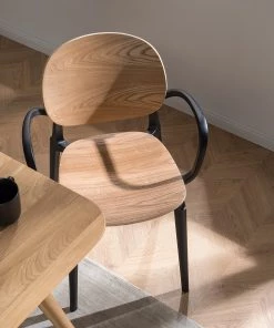 Studio Copenhagen Armlehnenstuhl Day (2er-Set) - Polywood / Kunststoff - Eiche Dekor / Schwarz -Deutschland Stühle Verkaufs-Shop 1000273479 220915 021 MOOD DETAILS P000000001000273479 mood