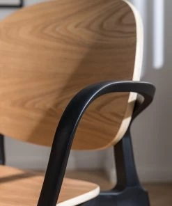 Studio Copenhagen Armlehnenstuhl Day (2er-Set) - Polywood / Kunststoff - Eiche Dekor / Schwarz -Deutschland Stühle Verkaufs-Shop 1000273479 220915 023 MOOD DETAILS P000000001000273479 mood
