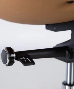 Fredriks Bürostuhl Zore - Kunstleder / Metall - Cognac / Aluminium -Deutschland Stühle Verkaufs-Shop 1000310651 220826 040 DETAILS P000000001000310651