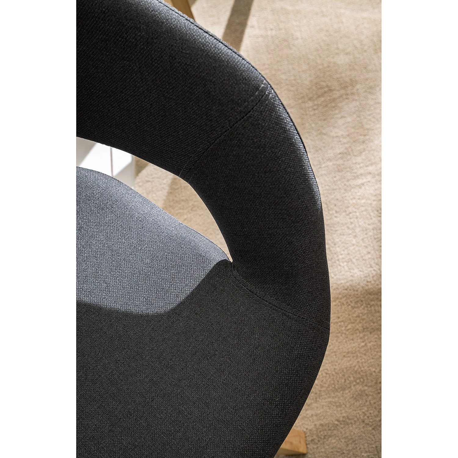 Mørteens Armlehnenstuhl Buggio - Webstoff / Gummibaum massiv - Webstoff Cors: Dunkelgrau - 2er Set 11 Mørteens Armlehnenstuhl Buggio - Webstoff / Gummibaum massiv - Webstoff Cors: Dunkelgrau - 2er Set – Bild 11