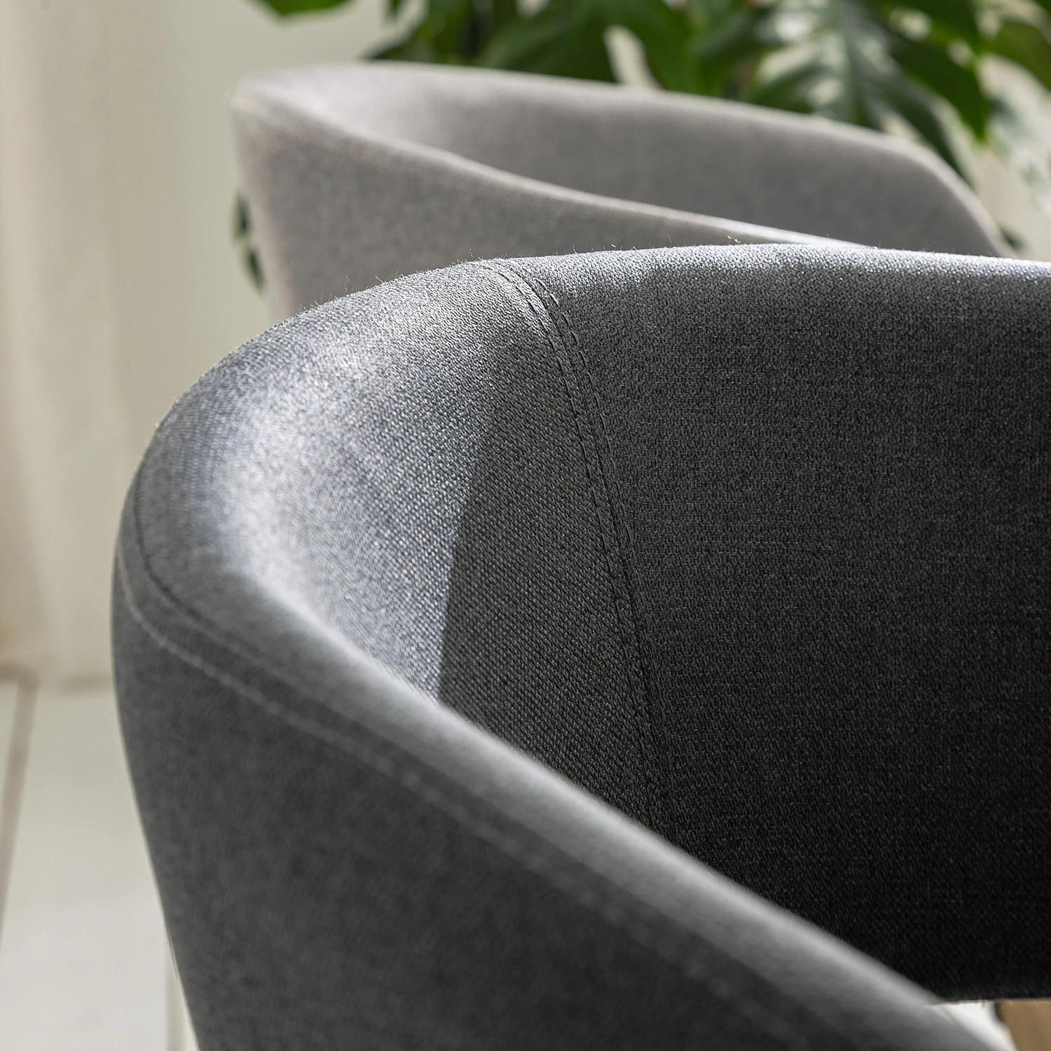 Mørteens Armlehnenstuhl Buggio - Webstoff / Gummibaum massiv - Webstoff Cors: Dunkelgrau - 2er Set 12 Mørteens Armlehnenstuhl Buggio - Webstoff / Gummibaum massiv - Webstoff Cors: Dunkelgrau - 2er Set – Bild 12