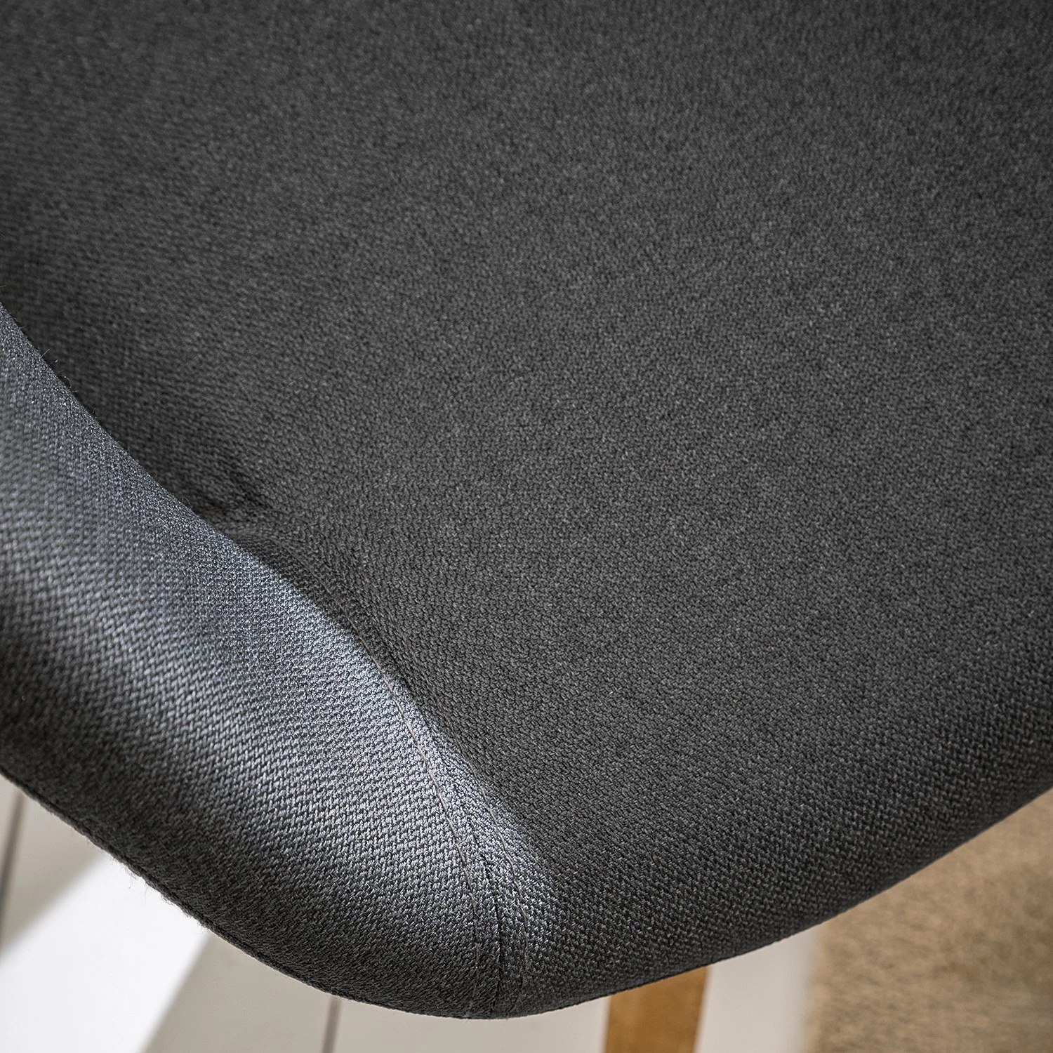 Mørteens Armlehnenstuhl Buggio - Webstoff / Gummibaum massiv - Webstoff Cors: Dunkelgrau - 2er Set 13 Mørteens Armlehnenstuhl Buggio - Webstoff / Gummibaum massiv - Webstoff Cors: Dunkelgrau - 2er Set – Bild 13