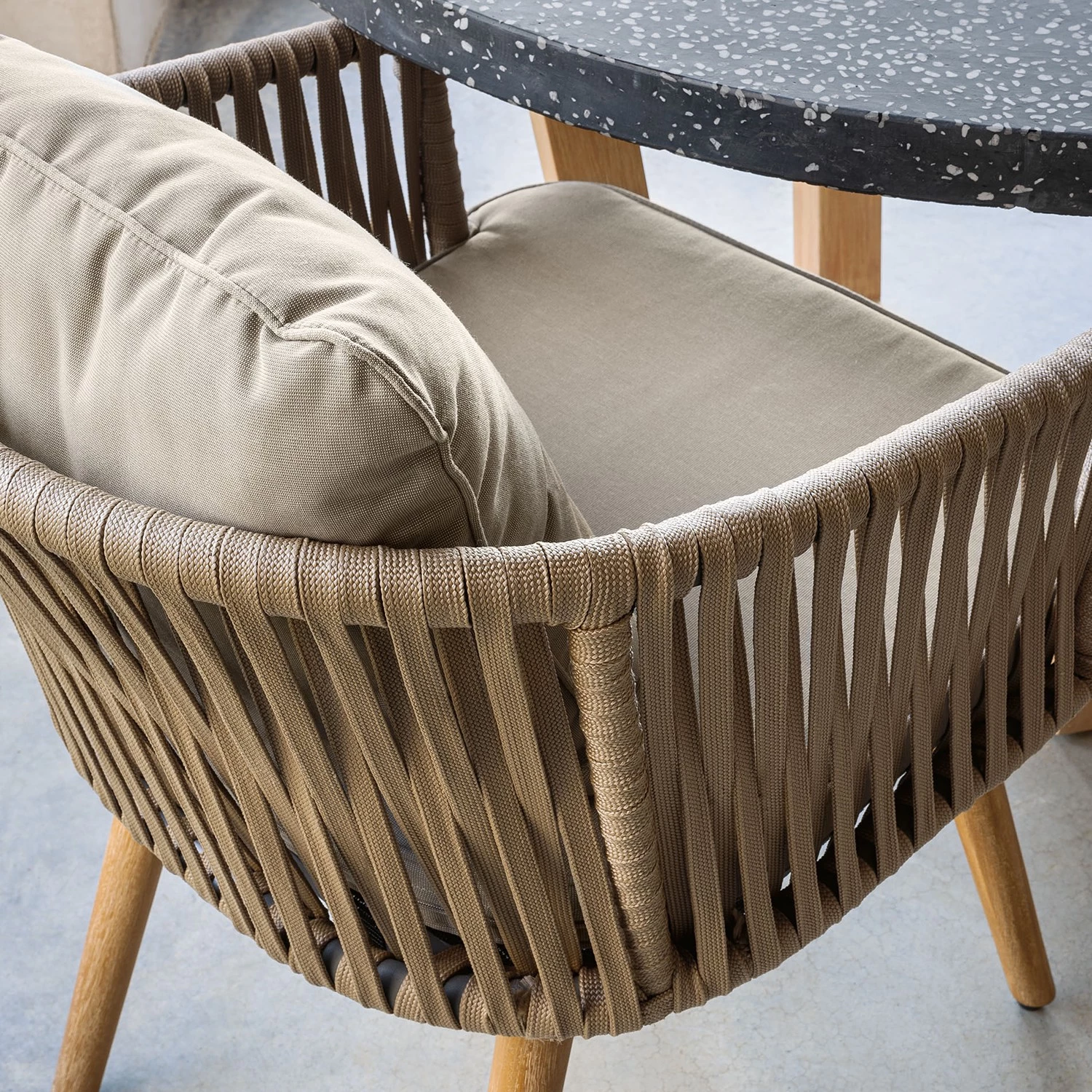 Norrwood Armlehnenstuhl Secu (2er-Set) - Webstoff / Akazie massiv - Taupe / Akazie 10 Norrwood Armlehnenstuhl Secu (2er-Set) - Webstoff / Akazie massiv - Taupe / Akazie – Bild 10