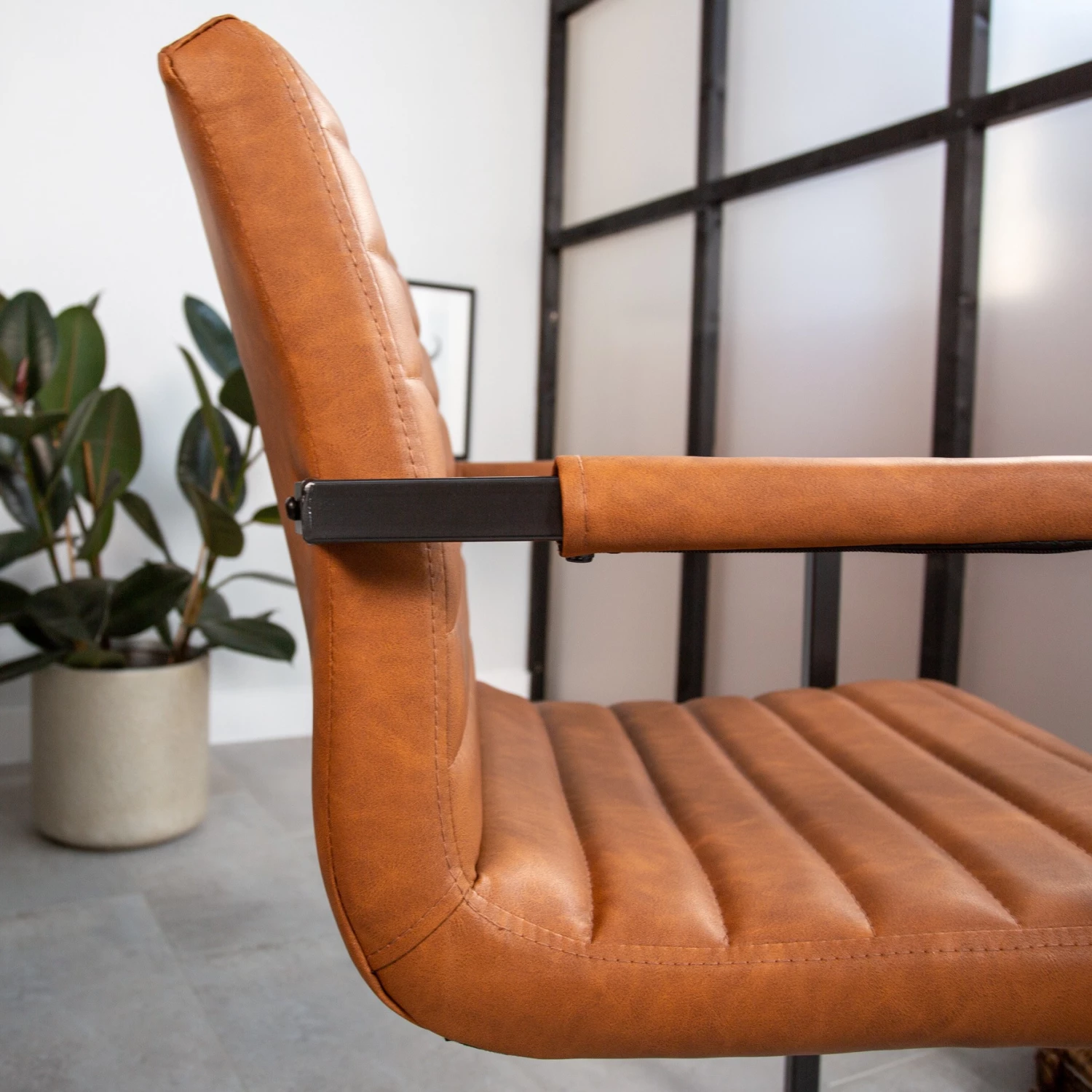 Dimehouse Rodney Esszimmerstuhl Industrial Cognac - Bruut 6 Dimehouse Rodney Esszimmerstuhl Industrial Cognac - Bruut – Bild 6