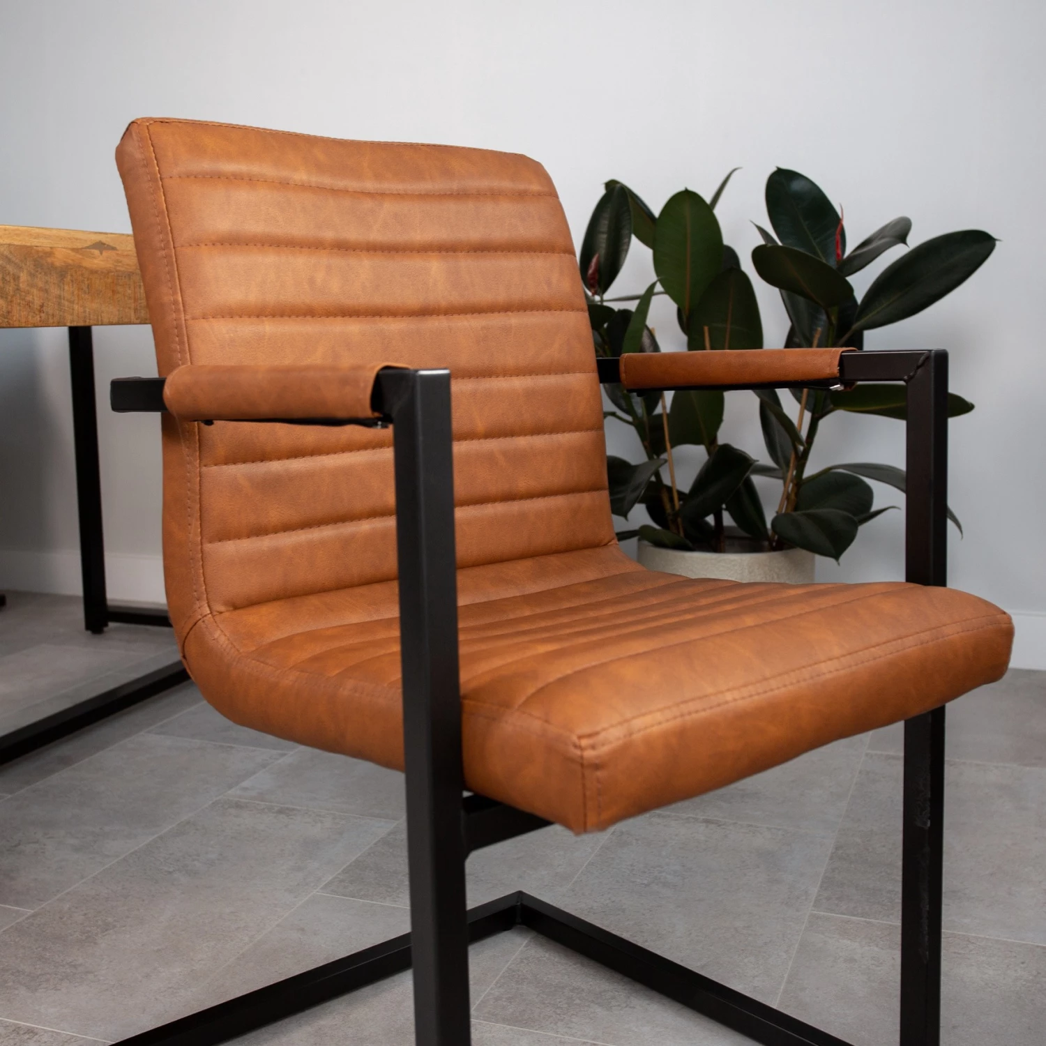 Dimehouse Rodney Esszimmerstuhl Industrial Cognac - Bruut 5 Dimehouse Rodney Esszimmerstuhl Industrial Cognac - Bruut – Bild 5