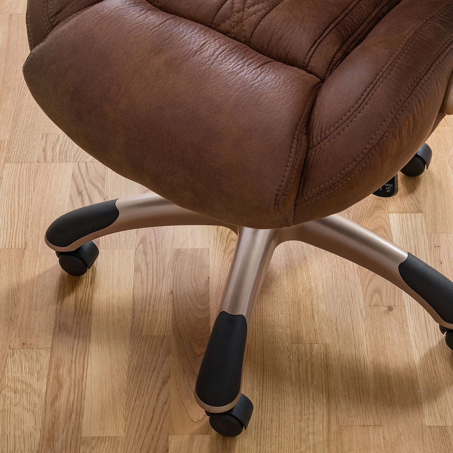 Home24office Chefsessel Baylor XXL - Braun / Kupfer 9 Home24office Chefsessel Baylor XXL - Braun / Kupfer – Bild 9