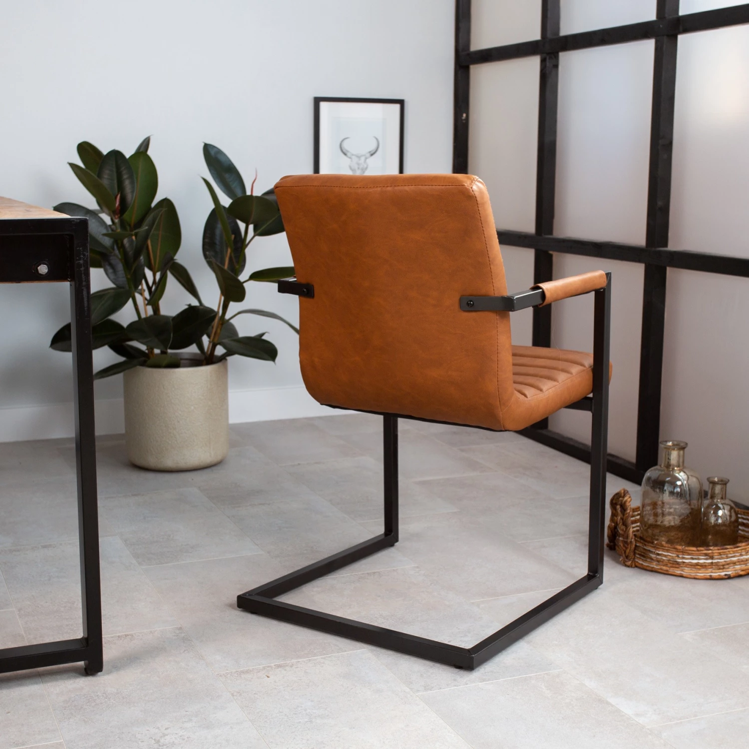 Dimehouse Rodney Esszimmerstuhl Industrial Cognac - Bruut 4 Dimehouse Rodney Esszimmerstuhl Industrial Cognac - Bruut – Bild 4